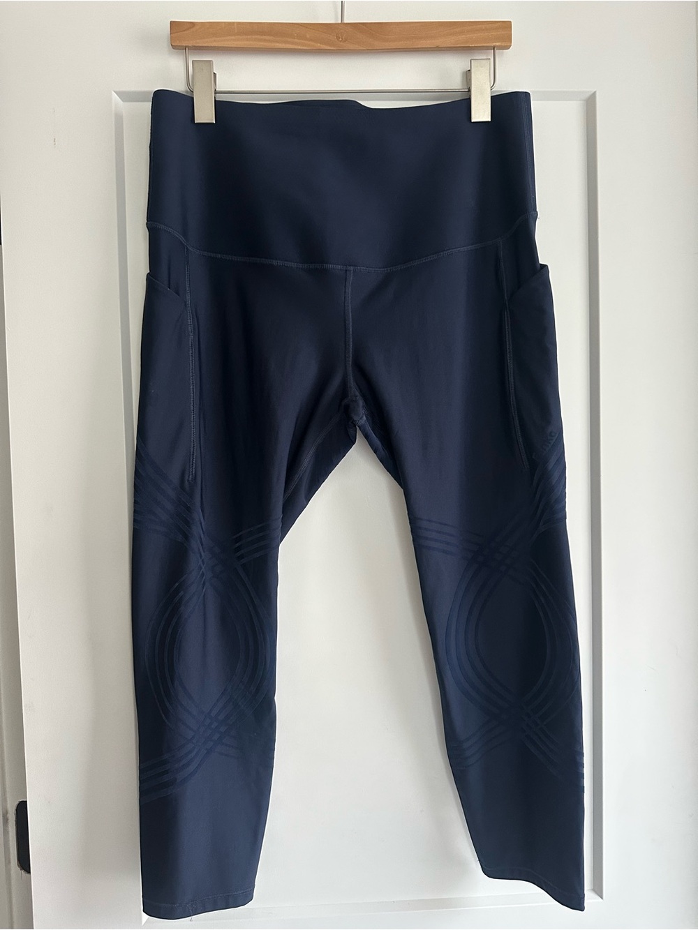 FANKA Body Sculpt Side Pockets Capri Leggings